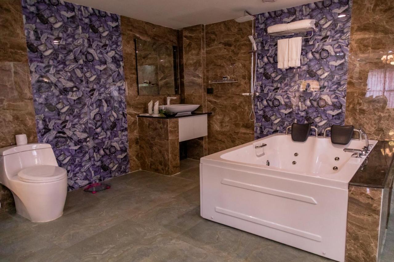 Hotel Mechi Crown Kakarvitta Exteriör bild